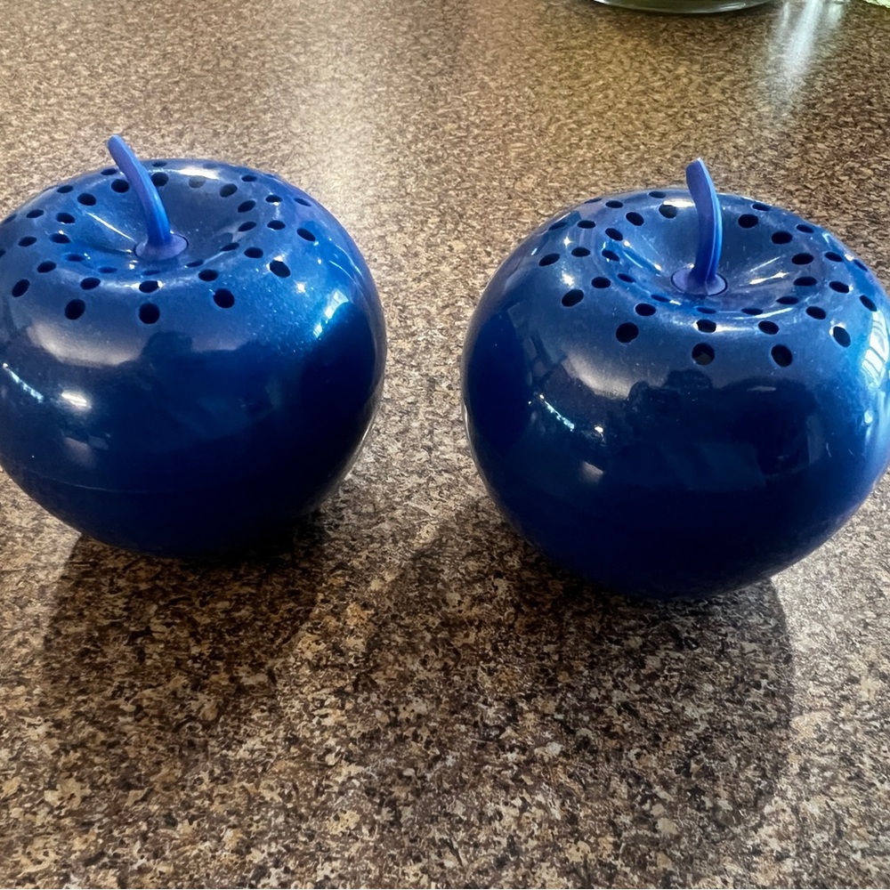 2 Bluapples Produce Saver - Like New